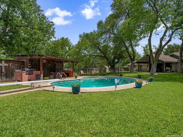 11 El Norte Circle, Uvalde, TX 78801