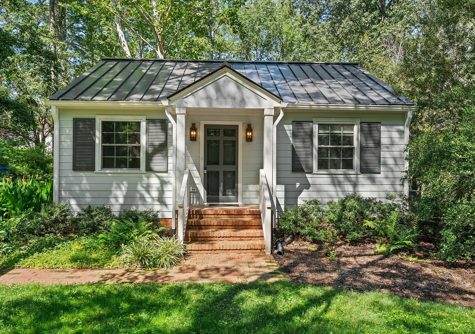 Location! Charming, Completely Updated 2-Bedroom Cottage In Prime Chapel Hill Location — Photo 1