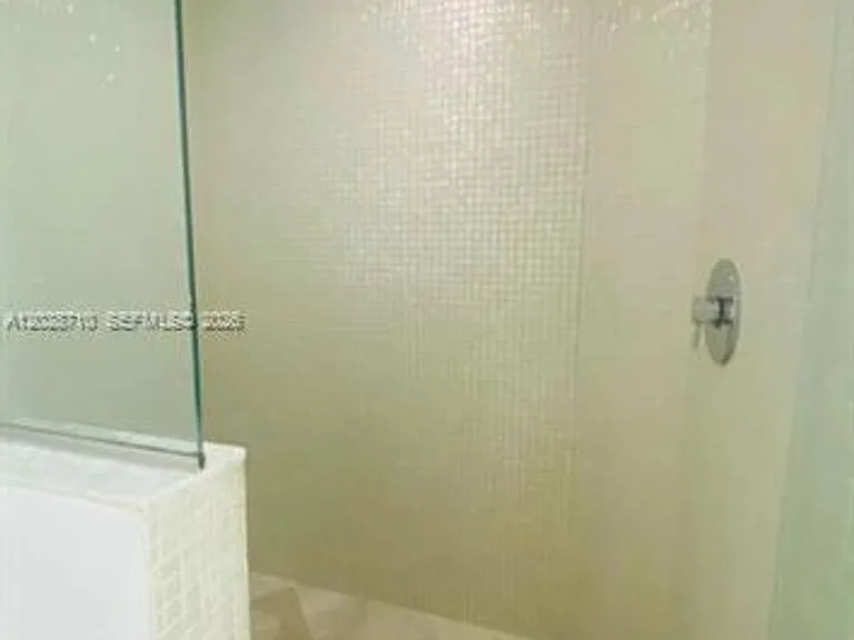 55 SE 6th St #1502 — Photo 16