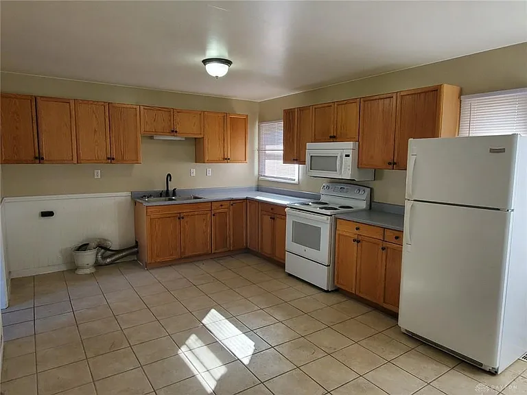 1265 Reid Ave — Photo 3