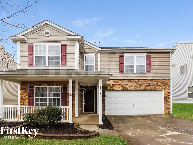 2709 Buckleigh Dr — Photo 2