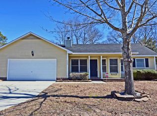 526 Riverwind Dr, Spring Lake, NC 28390