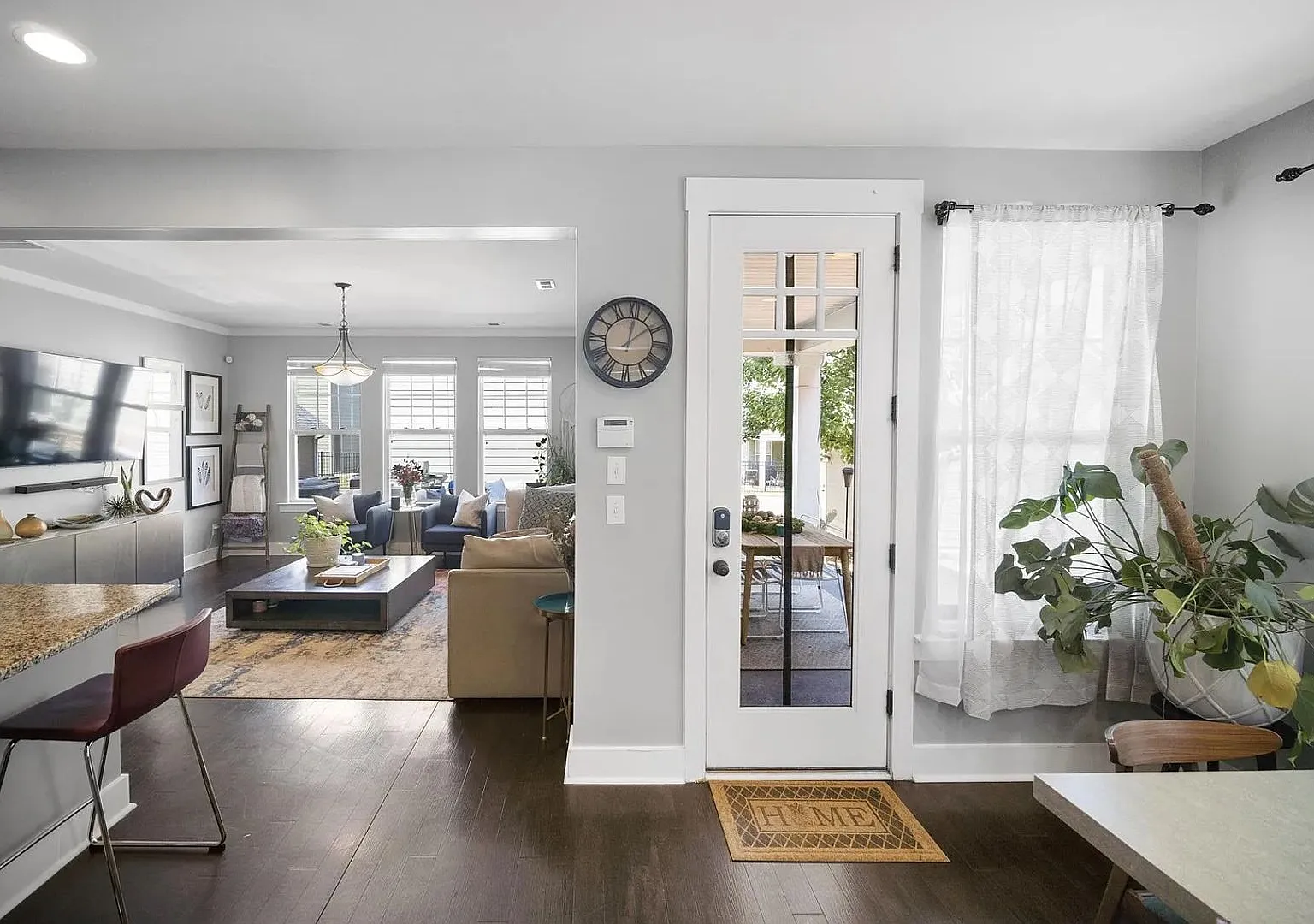 Room in 4 Bedroom Home at Double Oaks Rd — Photo 4