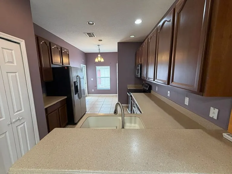 9118 Sabal Pine Way — Photo 4