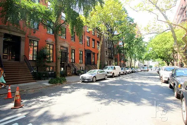 Rented by Hecht Group | media 6