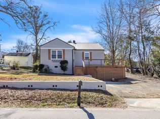 605 Pineview Dr, Pickens, SC 29671