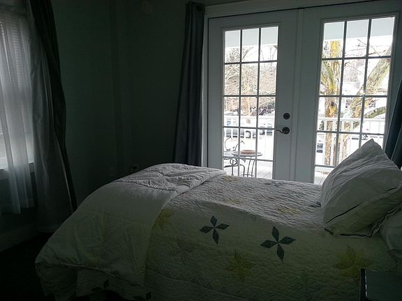 2nd image of 224 Broadway E #C