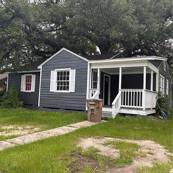 2056 Stockton Dr — Photo 1