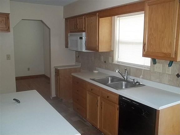 4th image of 247 W Aberdeen Dr