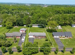 3324 Golf Course Rd, Allentown, PA 18104