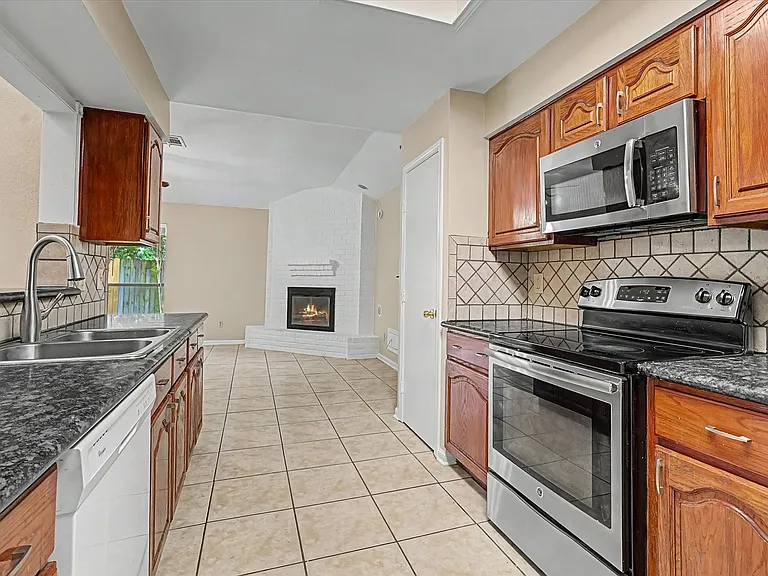 7315 Foxside Ln — Photo 13
