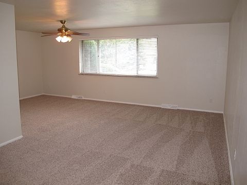 New Carpet in LivingDining Rm