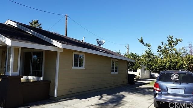 2nd image of 1126 W Rialto Ave