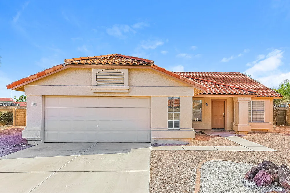 3 bed, 2.0 bath, 1818 sqft, $2,450 — Photo 1
