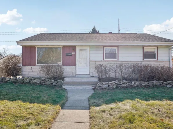 1539 Birch DRIVE, Waukesha, WI 53188