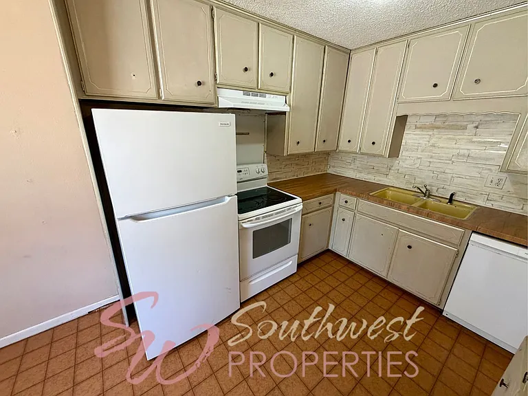 1363 W McNeill St #D — Photo 6