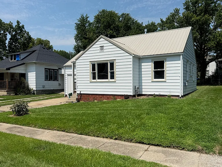 225 Clay St — Photo 1