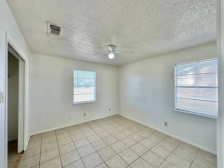 1313 W Stan Schlueter Loop — Photo 8