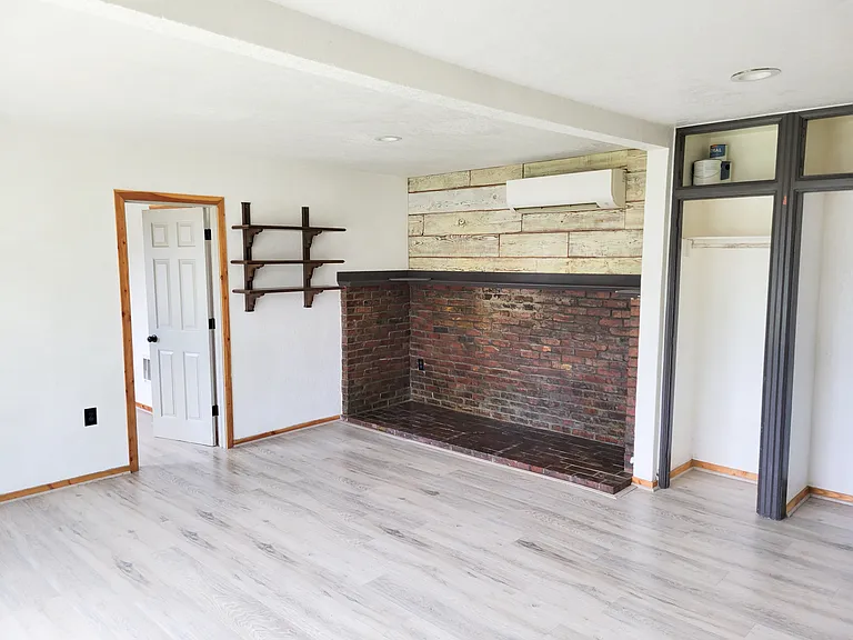 1108 W Entiat Ave #1 — Photo 2