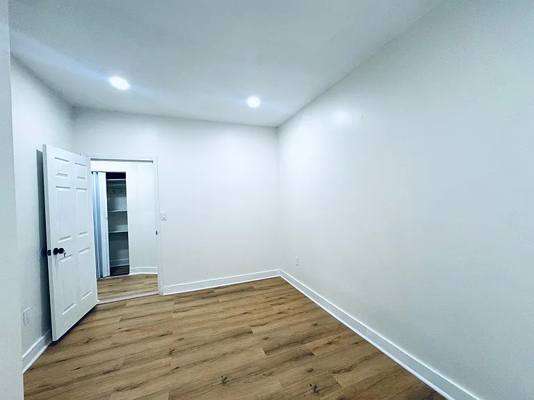 84 Waverly St #1 — Photo 16