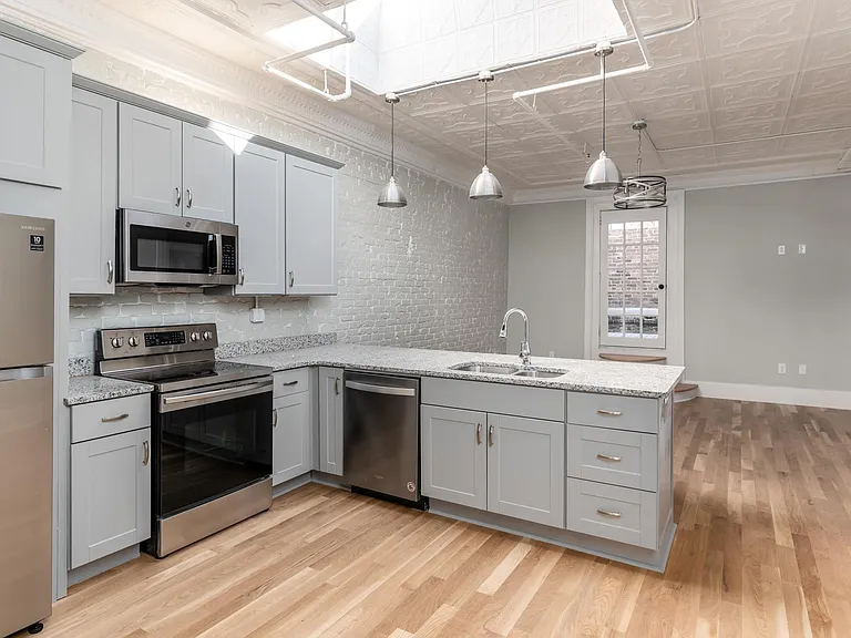140 N Jackson St #2 — Photo 9