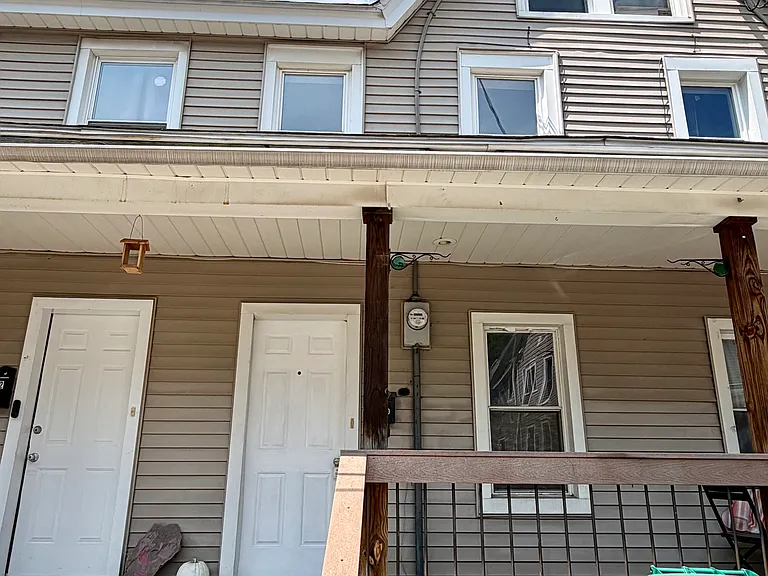 208-210-212 W High St #210 — Photo 17