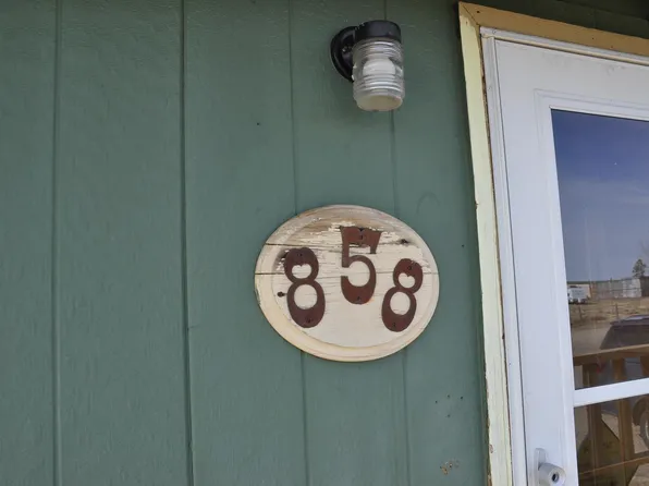 858 White St, Rock River, WY 82083