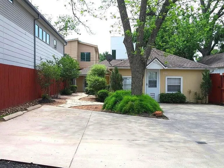 You have one parking on the side of Driveway.