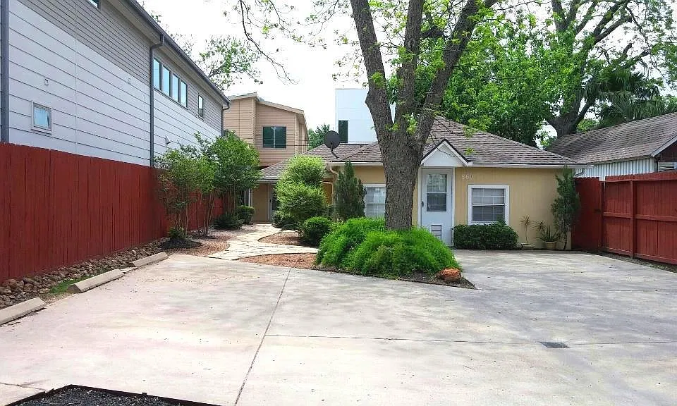 You have one parking on the side of Driveway.