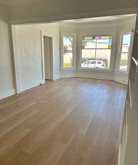 261 Irving Ave — Photo 8