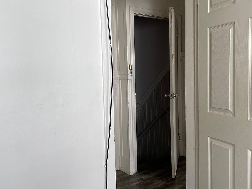 1st image of 2113 Fairview Ave #2