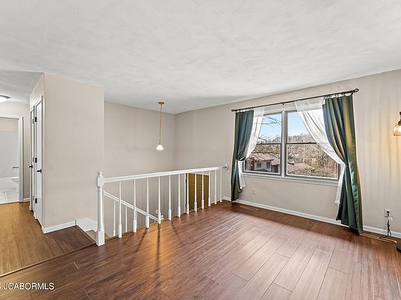 2nd image of 678 Oak Creek Ct