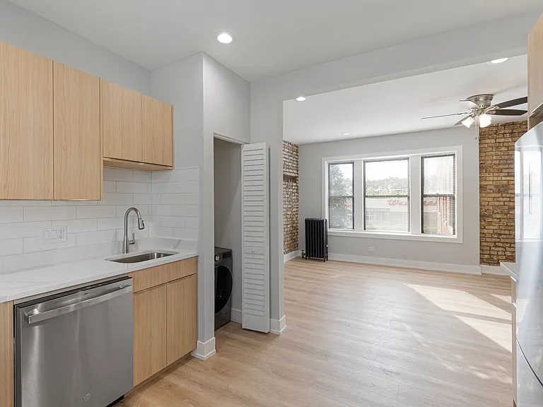 7417 N Clark St — Photo 38