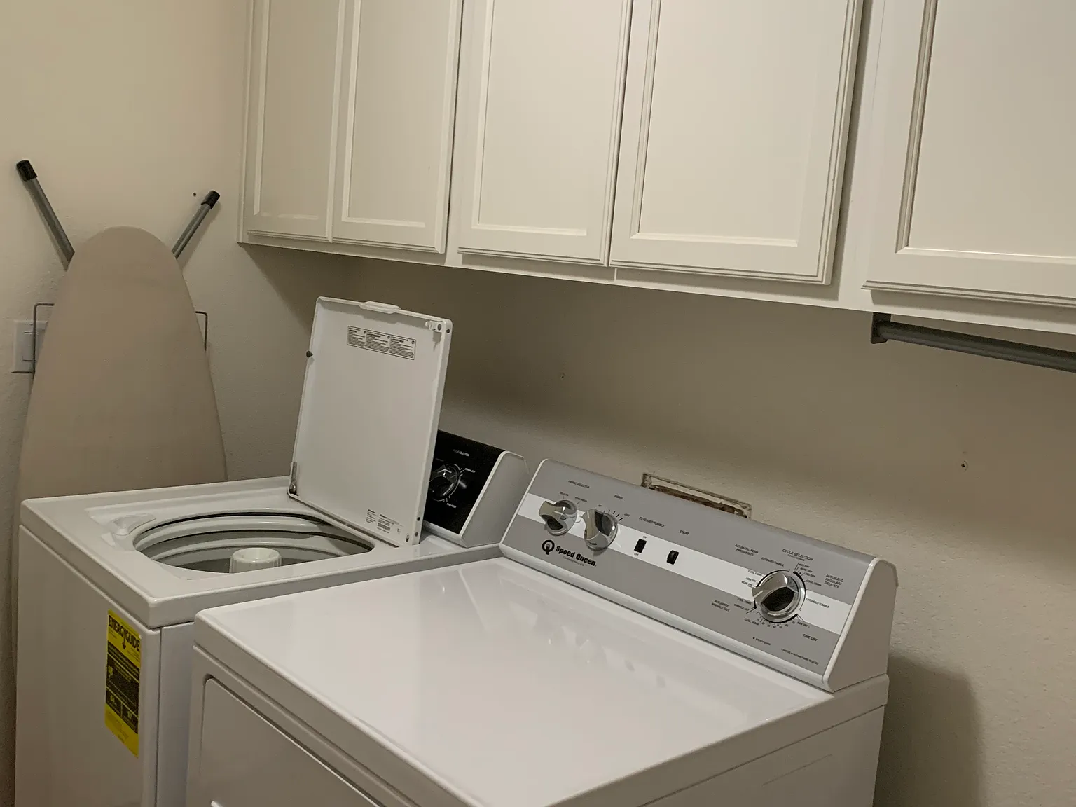 5 bed, 2.5 bath, 3289 sqft, $800 — Photo 1
