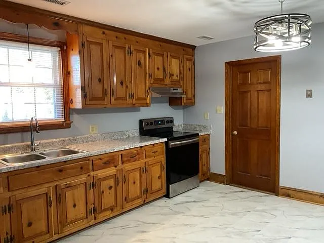 3 bed, 1250 sqft, $2,195 — Photo 2