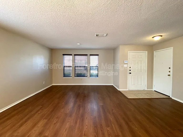 2510 Village Pkwy — Photo 20