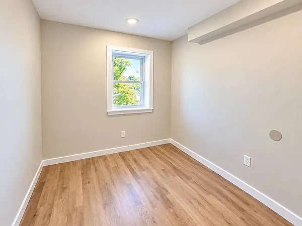 65 S Harrison St — Photo 3
