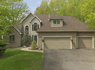 2495 Bridle Creek Trl, Chanhassen, MN 55317