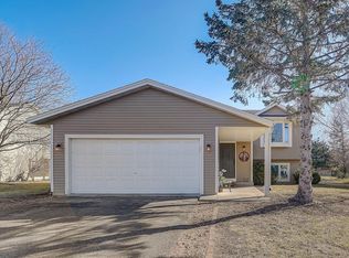 1357 Primrose Ln, Shakopee, MN 55379