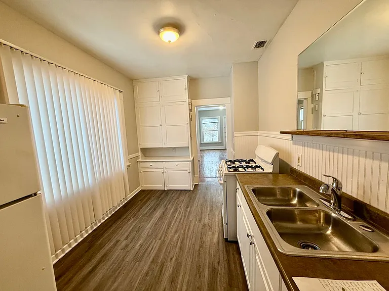 1013 Fremont Ave NW — Photo 3
