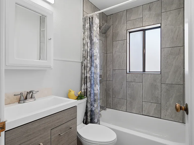 654 W Lennox St — Photo 10
