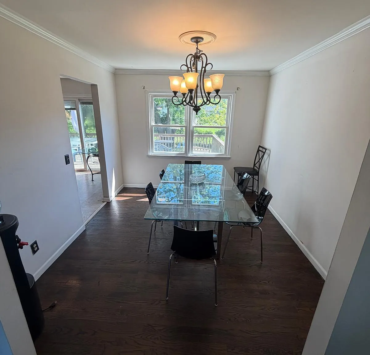 5 bed, 2200 sqft, $4,800 — Photo 2