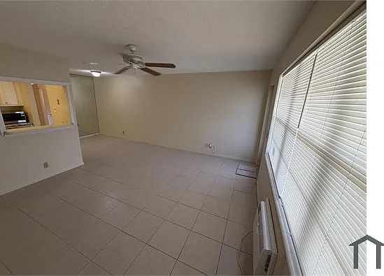 261 Camden Dr E #K — Photo 7