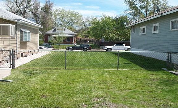 Side Yard at 4521 Zenobia St