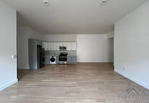 11 Gifford Ave Photo 1