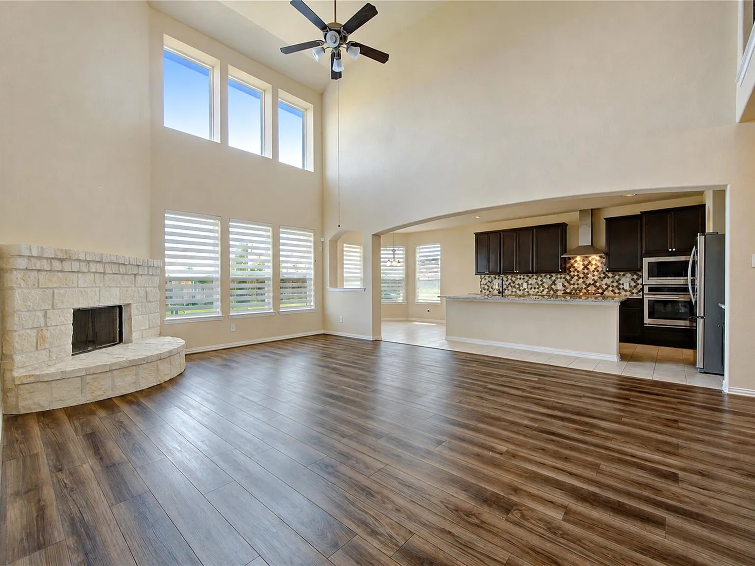 4 bed, 3.5 bath, 3810 sqft, $3,550 — Photo 4
