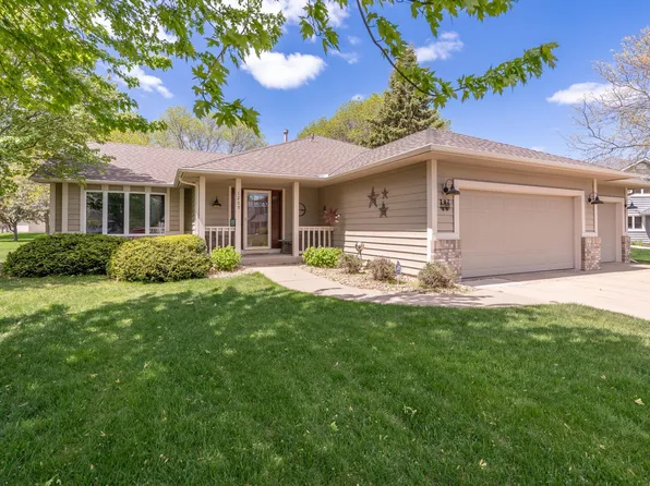 1209 Sunflower Cir S, Shakopee, MN 55379
