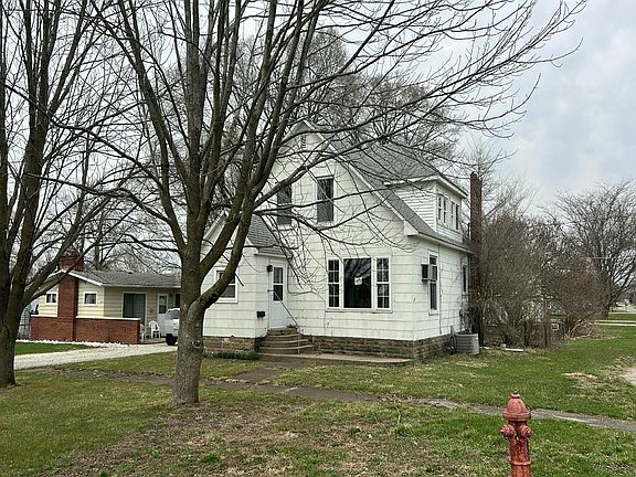 2nd image of 402 W Chestnut St