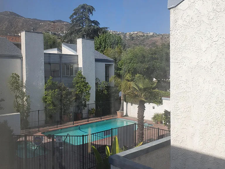 1333 Valley View Rd — Photo 2