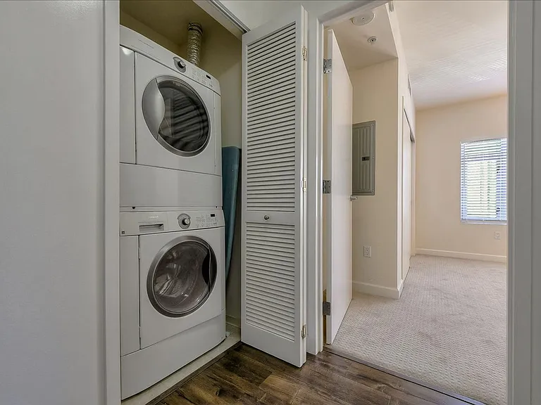 175 W Saint James St #508 — Photo 14